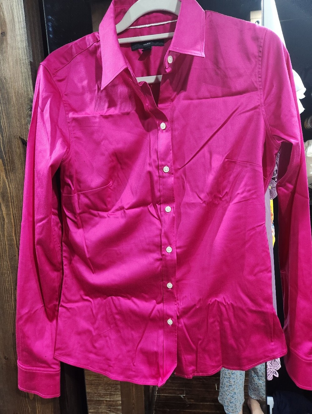 Banana Republic Classic Women's Button-Up Shirt in Fuchsia